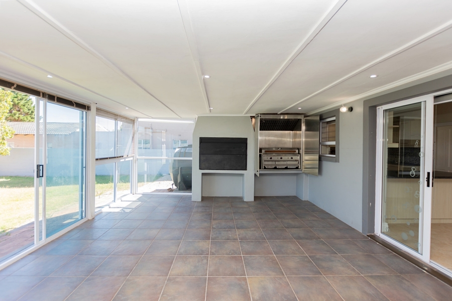 3 Bedroom Property for Sale in Country Club Western Cape